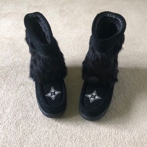 Never worn waterproof Manitoban Mukluks